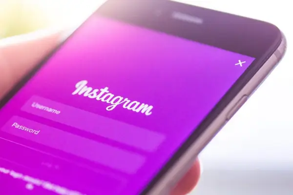 Como salvar fotos e imagens do Instagram no celular ou computador.