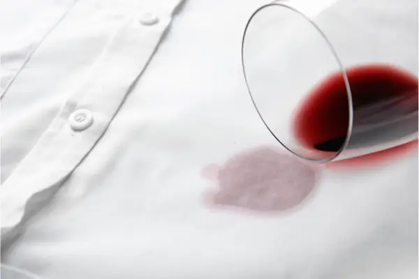 Como Tirar Mancha de Vinho da Roupa: Métodos Simples Que Funcionam de Verdade